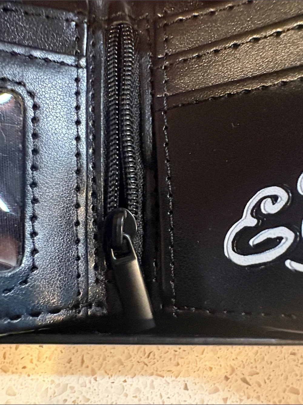 Ed Hardy NWT Men’s PU Leather Bi-Fold Wallet Skull & Flame Graphics